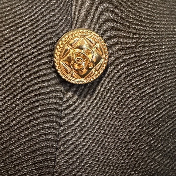 Elegant Double-Breasted Blazer in Navy - Picture 4 of 5